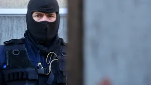 Tensiuni la Braşov între romi şi jandarmi. Oamenii legii au fost atacaţi cu bâte, în timpul unei descinderi