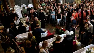 Războiul din Ucraina, ziua 928. Ruşii sunt la 20 de kilometri de Pokrovsk, un important centru logistic pentru armata ucraineană / Doi morţi în atacul de la Sumi, explozii la Kiev / Mesaj CIA: nu vă lăsaţi intimidaţi de ameninţările nucleare ruseşti 