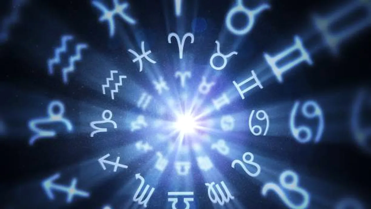 Horoscop 2 noiembrie 2025: Săgetătorii sunt liniștiți, pe Capricorni îi așteaptă provocări financiare, Taurii au parte de gesturi tandre