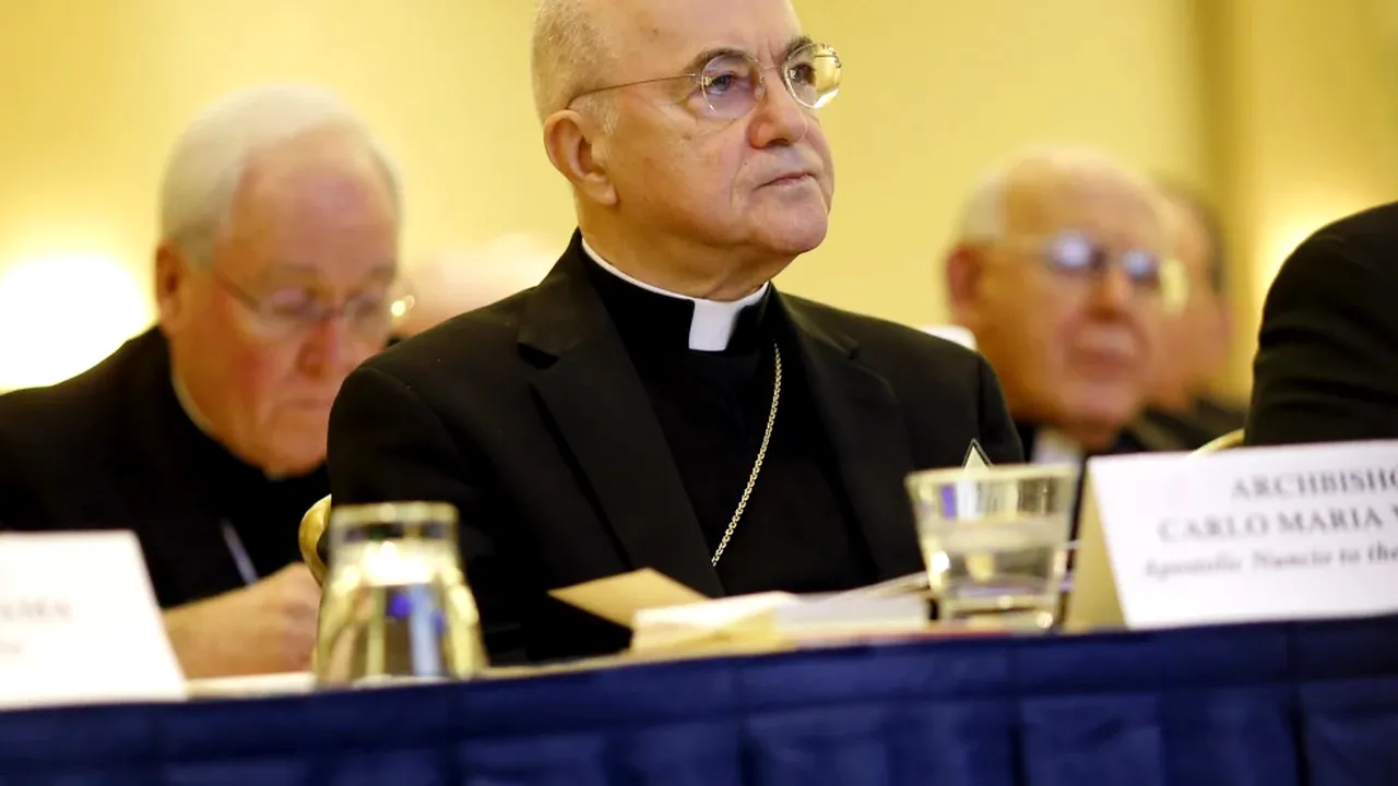 Unul dintre cei mai mari critici ai Papei Francisc a fost excomunicat de Vatican. Ce a dus la această decizie