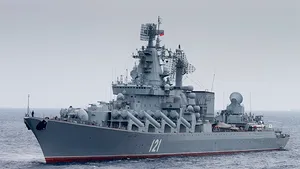  O navă de război rusească este în flăcări în Marea Neagră - conform unor rapoarte