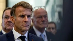 Macron se adresează Franței după haosul de pe străzi: „În această seară, simțim cu toții furie și rușine”