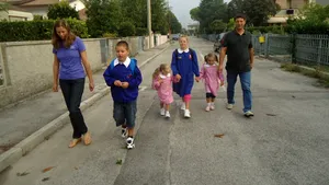 DE CE IUBESC ROMÂNIA - Un sucevean s-a întors în ţară şi face case ca să-şi întreţină familia rămasă în Italia - FOTO, VIDEO