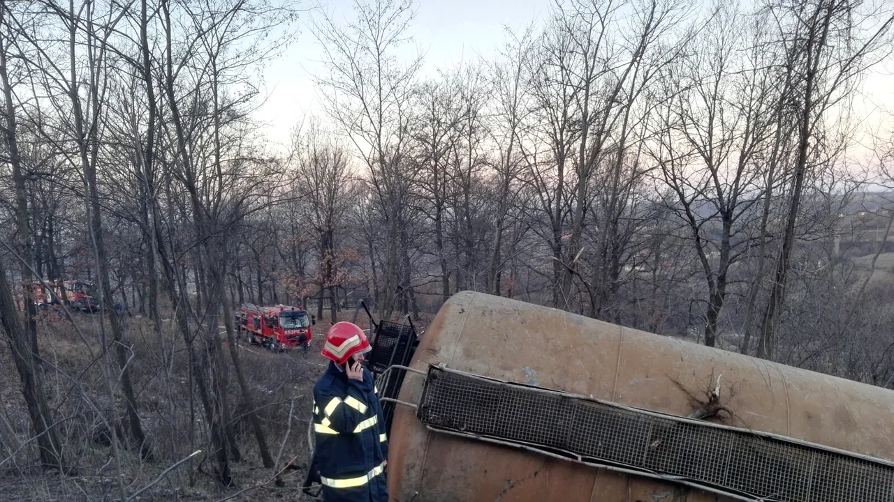 Accidentul feroviar din Mehedinţi: Circulaţia trenurilor a fost reluată după aproape 17 ore de când patru vagoane au deraiat