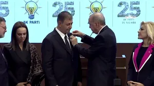 Primarul Izmirului, mutare șoc în Turcia: edilul s-a alăturat partidului lui Erdoğan, iar opoziția aduce acuzații grave