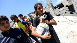 Ajutoare pentru Fâșia Gaza: Israelul va permite intrarea zilnică a 600 de camioane. Transporturile vor fi gestionate prin intermediul ONU