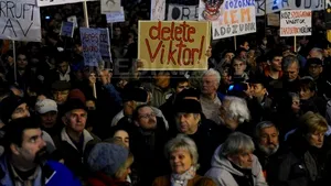 MARŞ împotriva Guvernului lui Viktor Orban: Aproximativ 10.000 de persoane au demonstrat la Budapesta