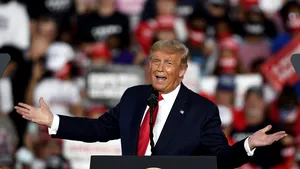 Donald Trump insistă că menţine obiectivul contracarării pandemiei, contrazicându-l pe consilierul care a spus că planul este altul