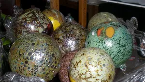 Un fiu de meşter sticlar face manual la Şelimbăr globuri care au ajuns şi la Casa Albă - GALERIE FOTO