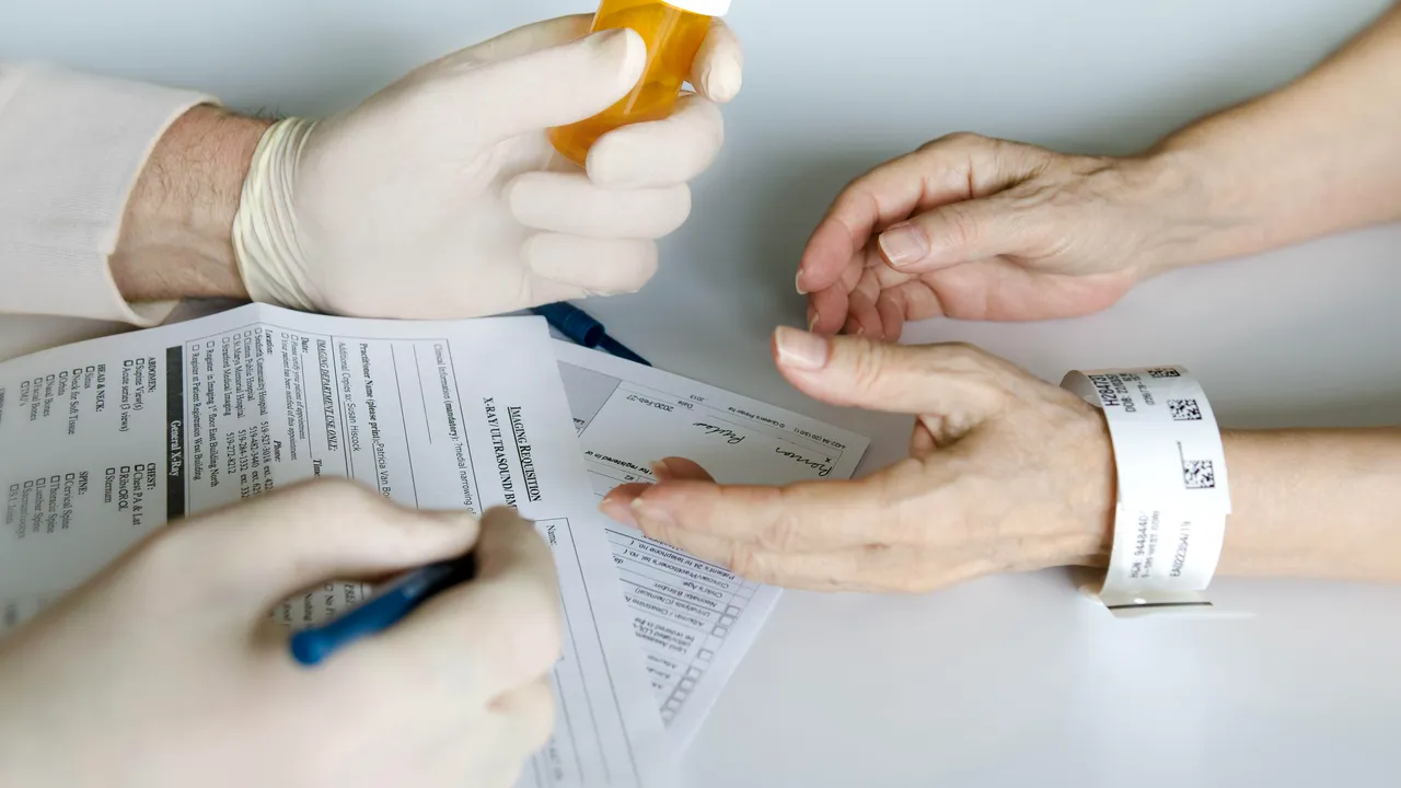 Adevărul gol-goluţ: Niciun tratament pentru COVID-19 nu s-a dovedit prea eficient. Nu există medicamente miraculoase