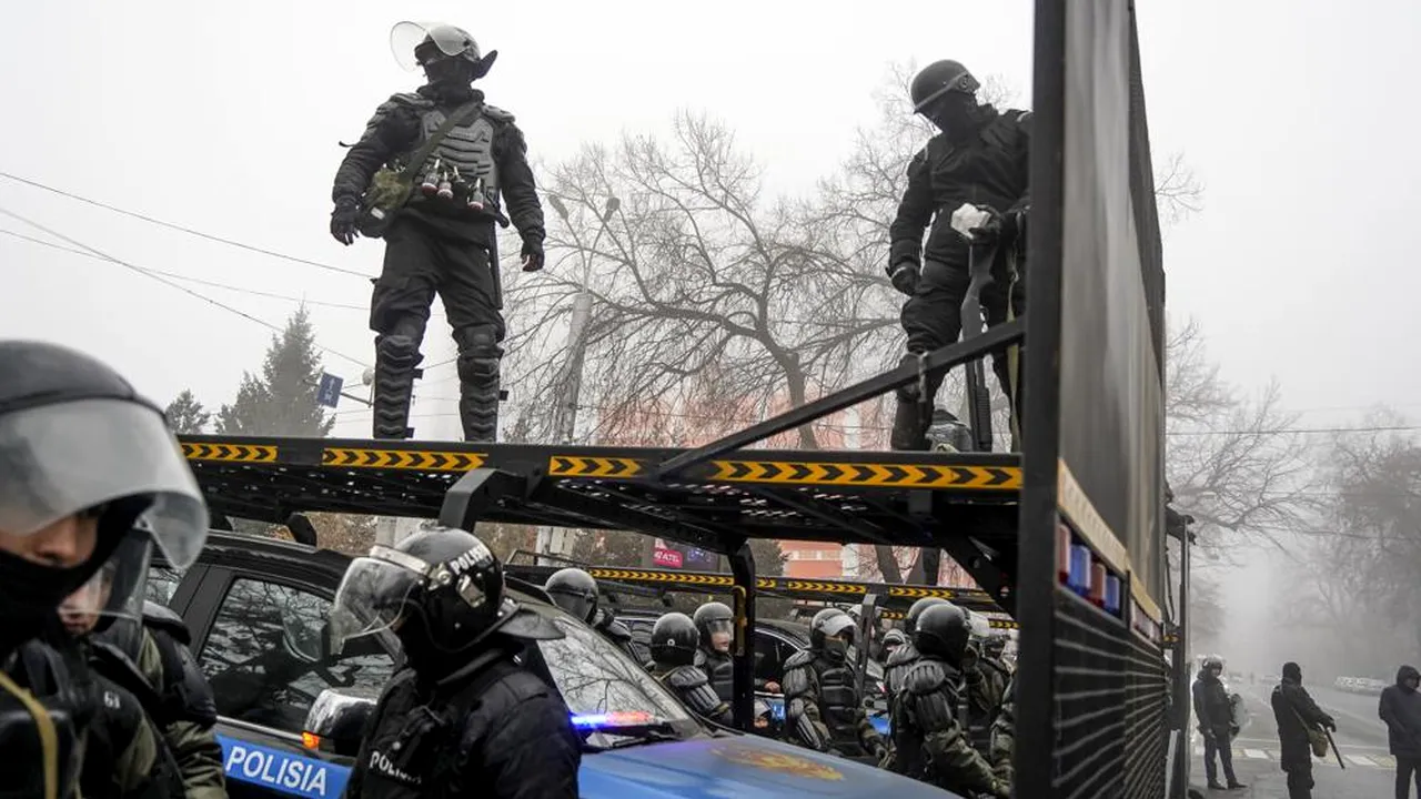 Criza din Kazahstan. Poliţia afirmă că zeci de protestatari au fost 