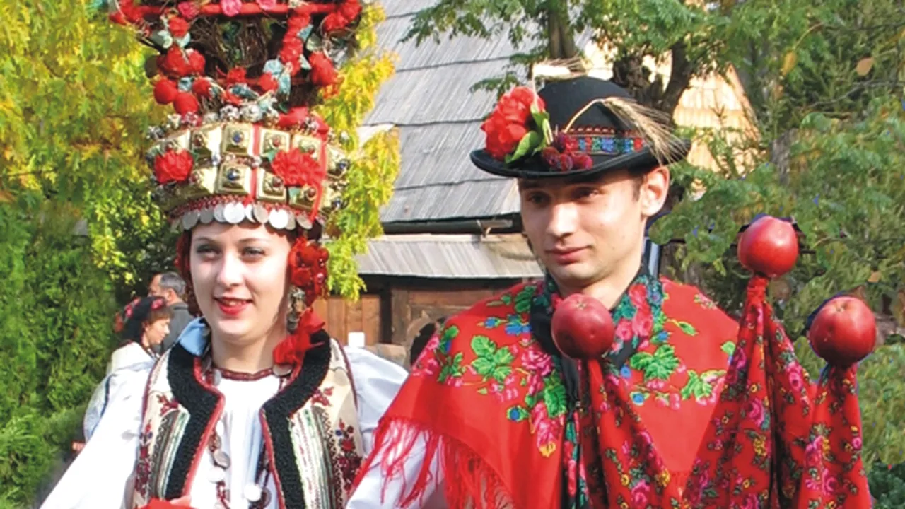 Expoziţie de costume şi măşti populare româneşti, la Carnavalul de la Veneţia