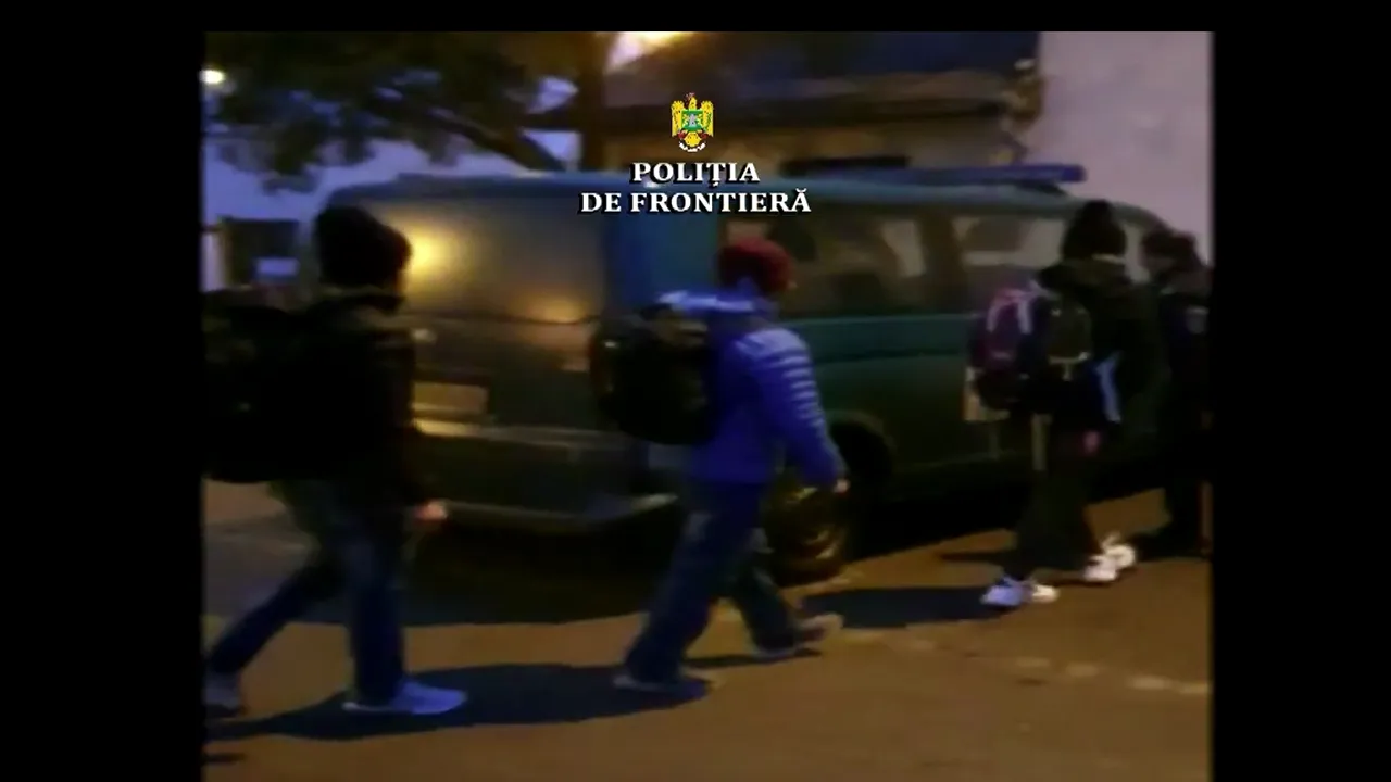 Opt tineri din Nepal care voiau să fugă în Serbia, prinşi într-o gară din Timiş. VIDEO