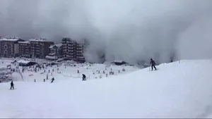Schiori, inclusiv cel puţin un român, suspectaţi de provocarea avalanşei în Franţa