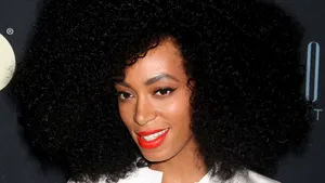 Solange Knowles, sora lui Beyonce, într-o ţinută inedită la lansarea unui documentar - FOTO