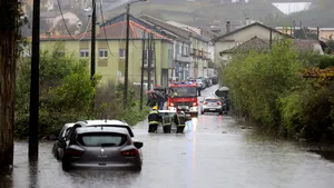 Alertă de călătorie: Într-un stat european este cod roşu de ploi şi valuri puternice