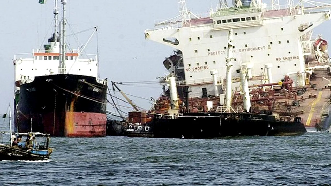 Iranul a furnizat Siriei o navă pentru exportul de petrol către China