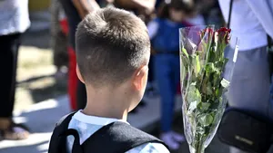 Uniformele ar putea deveni obligatorii în toate școlile din România. Zamfir (PSD): Şcoala nu trebuie să fie despre modă