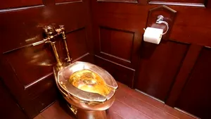 Jaf spectaculos chiar în locul unde s-a născut Winston Churchill. Un vas de toaletă din aur, evaluat la 1 milion de lire sterline, a fost furat | VIDEO