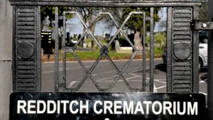 Piscină încălzită cu energie produsă de crematoriul alăturat, în Marea Britanie