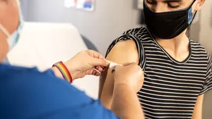 Vaccinare anti-Covid-19 pentru adolescenţii între 16 şi 18 ani. Gheorghiţă a anunţat o campanie de vaccinare non-stop de 1 iunie