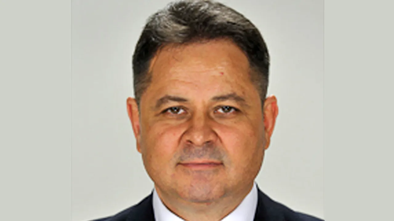 Problemele senatorului Ionel Agrigoroaei cu interlopul Vandam Constantin nu se opresc. Interlopul a sudat poarta de la vila senatorului: 