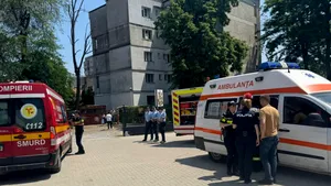 Botoşani: Tavanul unui spaţiu de joacă s-a prăbuşit peste mai mulţi copii şi adulţi