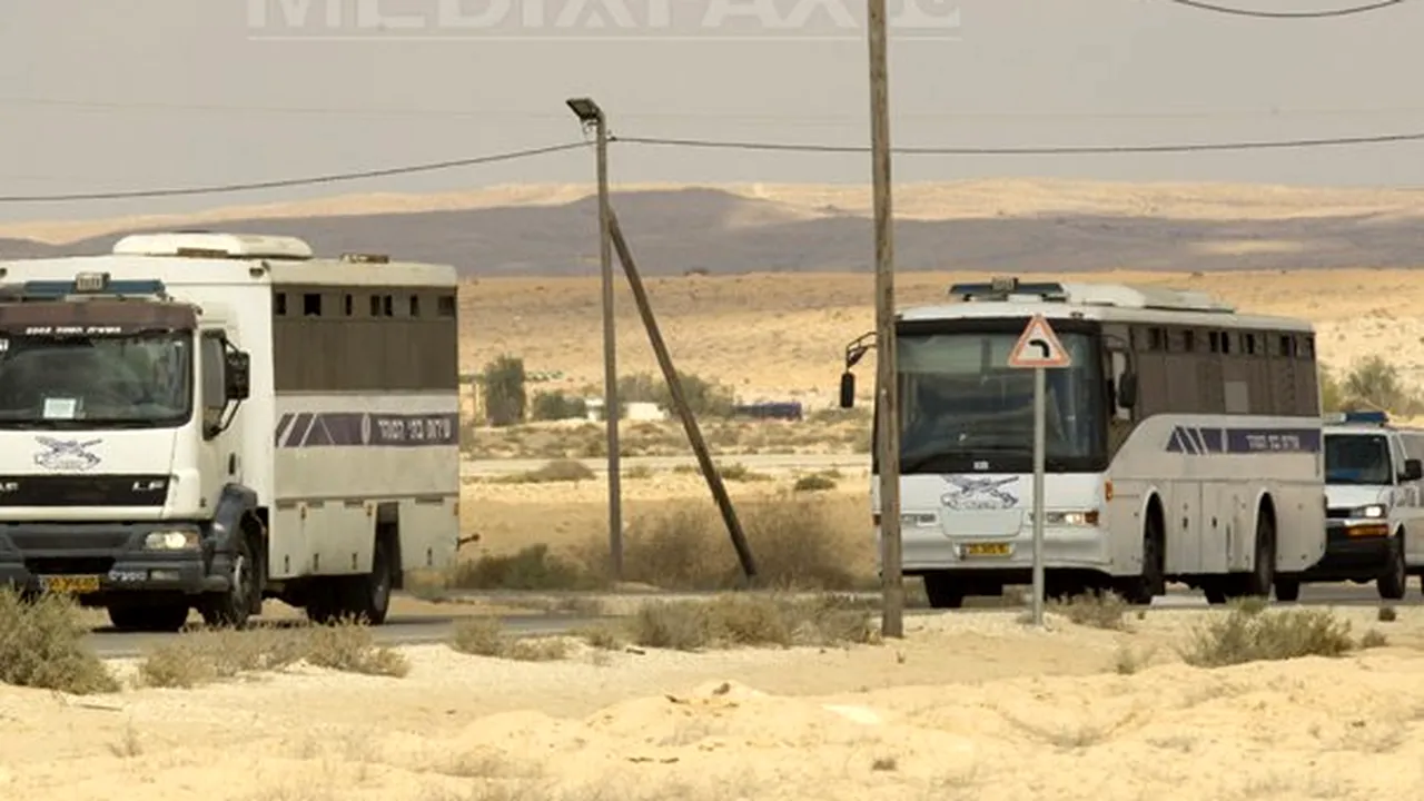 Un convoi cu deţinuţi palestinieni care vor fi eliberaţi a părăsit o închisoare israeliană
