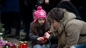 Câteva zeci de persoane, la comemorarea de la Clubul Colectiv, la patru luni de la incendiu - VIDEO 