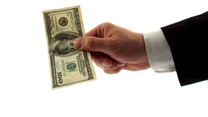 Boc: Guvernul îşi va asuma răspunderea şi pe neimpozitarea profitului reinvestit