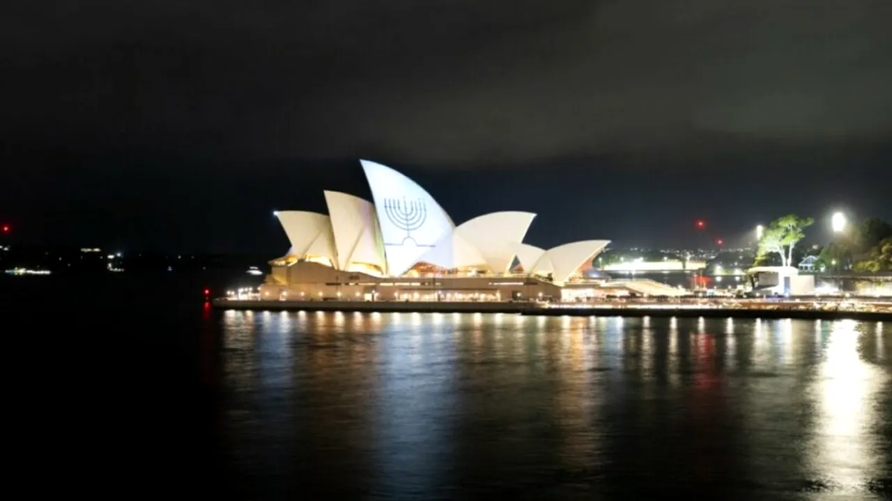 Opera din Sydney comemorează victimele atacului armat de Hanuka de la Bondi Beach / Premierul australian: „Islamul - o perversiune extremă”