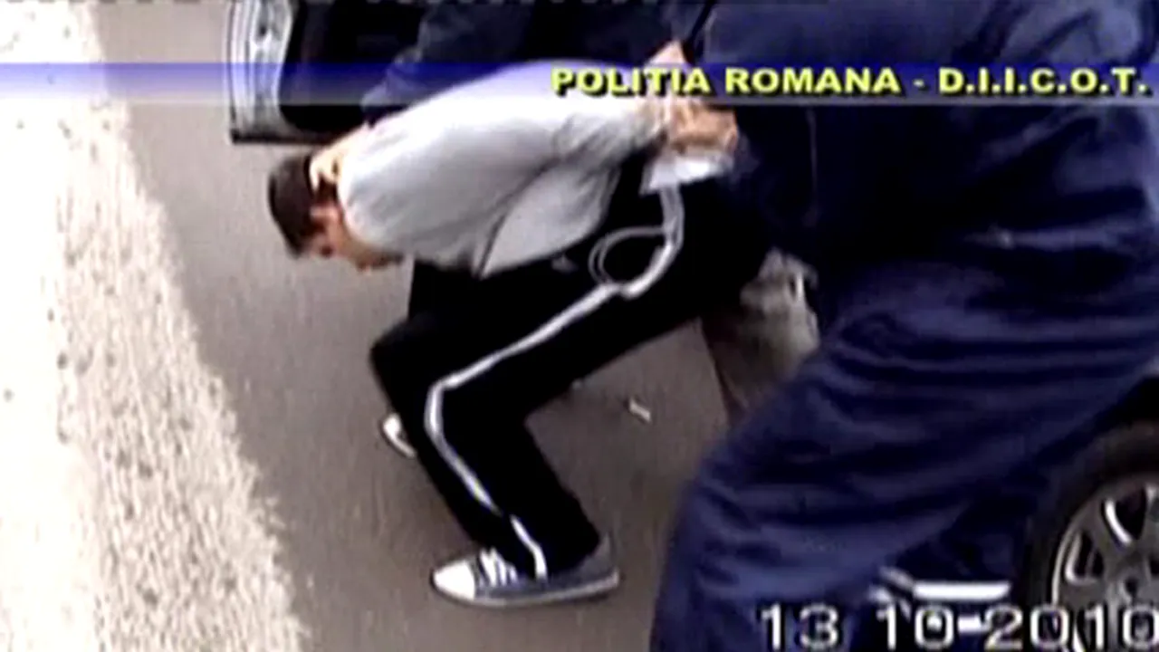 Patru persoane au fost prinse în timp ce încercau să vândă un kilogram de cannabis