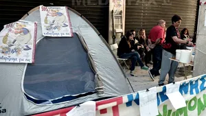 Câteva sute de femei de serviciu din Grecia au devenit un simbol al mişcării antiausteritate