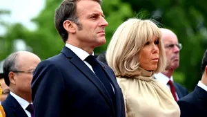 Emmanuel Macron sosește în Indonezia, a doua locație a turneului său în Asia