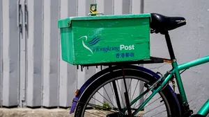 Războiul tarifelor: Poşta din Hong Kong suspendă trimiterea de colete către SUA
