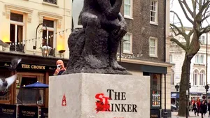 Sculptură de Banksy de 1,17 milioane de euro, în centrul unui scandal la casa de licitaţii Sotheby's