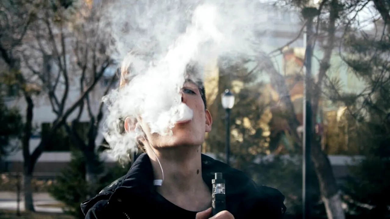 Semnal de alarmă privitor la o substanță similară nicotinei, prezentă în țigările electronice