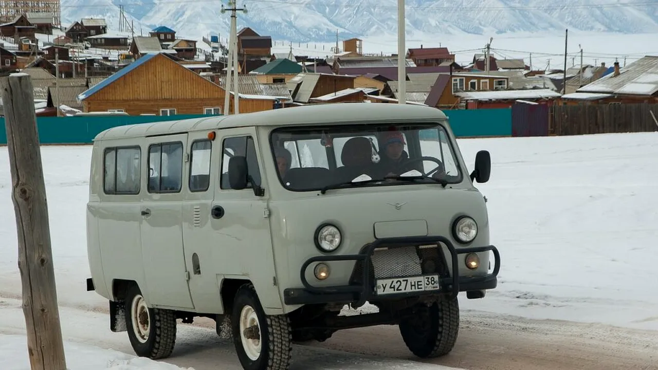 Viața în cel mai rece oraș de pe Pământ. Sute de mii de oameni poartă haine speciale, magazinele nu au frigidere