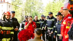 Tânără paramedic, cerută în căsătorie de ziua ei. „Victima” unui accident i-a cerut mâna. Ce a răspuns salvatoarea