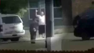 Bărbat cu braţele ridicate în semn de predare, ucis de către poliţişti din Texas - VIDEO