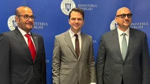 Burduja anunţă montarea de panouri fotovoltaice plutitoare pe şapte lacuri de acumulare de pe Olt