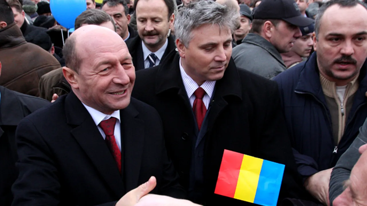 Băsescu a făcut o baie de mulţime la Carei