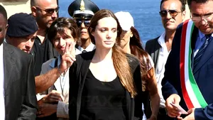 Angelina Jolie a vizitat Lampedusa, insula italiană care adăposteşte câteva mii de imigranţi - VIDEO