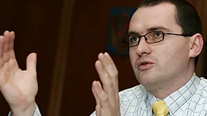 Ministrul Korodi a primit o mămăligă din porumb modificat genetic