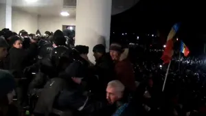 Peste 30 de persoane au fost rănite în timpul protestelor de la Chişinău