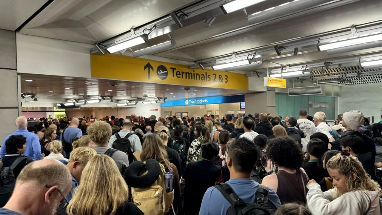 Haos pe Aeroportul Heathrow, unde sute de pasageri au rămas blocați în terminale
