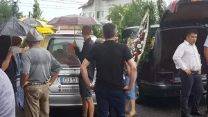 Poliţista din Băleşti, mama ei şi copilul au fost înmormântaţi împreună în acelaşi cavou