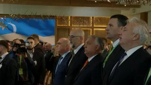 Incident la Congresul UDMR. S-a intonat imnul secuiesc: Grindeanu a ieșit din sală, Bolojan a rămas pe loc