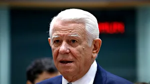 USR îi cere demisia lui Meleşcanu de la şefia Senatului: E imaginea vie şi ruşinoasă a nomenclaturii dictatoriale