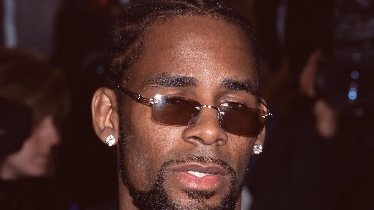 R. Kelly a fost condamnat la închisoare pentru abuz sexual. Ce sentinţă are de ispăşit